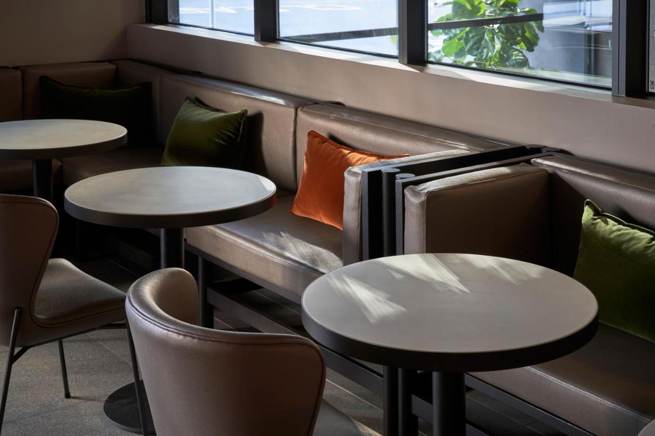 Hotel Courtyard By Marriott Melbourne Flagstaff Gardens Exterior foto