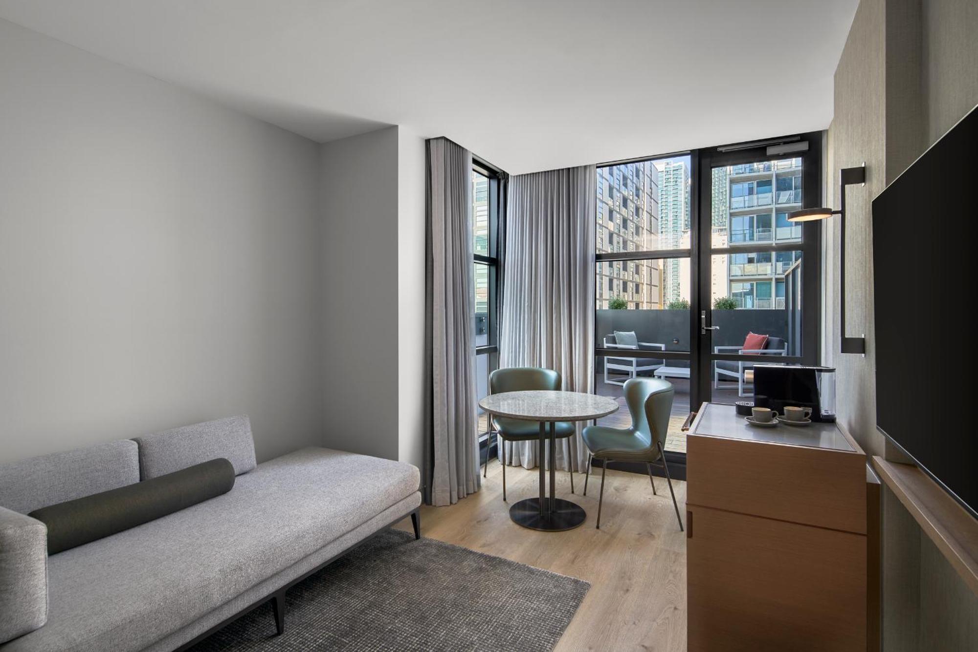 Hotel Courtyard By Marriott Melbourne Flagstaff Gardens Exterior foto